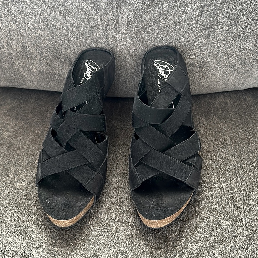 Donald Pliner “M070” “Grease S4” Black Elastic cork heel